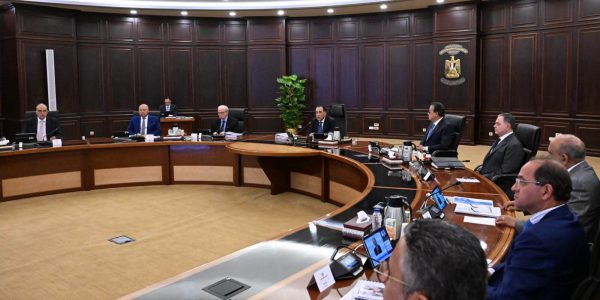 مدبولي: التحقيقات الأولية تكشف أن حريق سفينتي ميناء دمياط ناتج عن طائرة مسيّرة.. والميناء يعمل بكامل طاقته