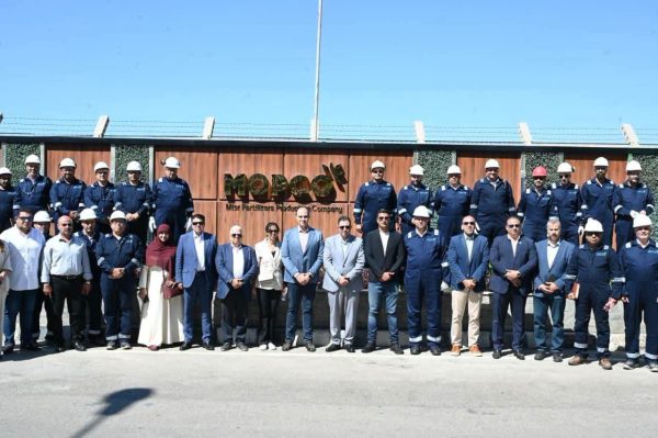وزير الصناعة يتفقد شركة «موبكو» ويؤكد أهمية استقرار إمدادات الطاقة لدعم الإنتاج والصادرات