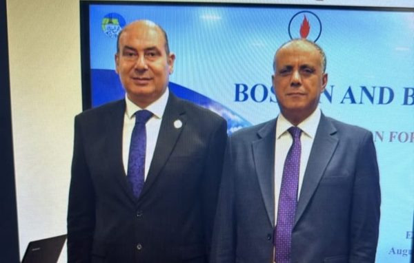 رئيس هيئة البترول يجتمع بقيادات عجيبة لمناقشة خطط الشركة لتعظيم الانتاج