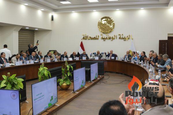 الدكتور محمود عصمت: الدولة اولت قطاع الطاقة اهتماما خاصا خلال العقد الأخير ، وماتزال ، فى إطار رؤية طموحة نجحت فى تأسيس عهد جديد ارتكز على التنمية الشاملة والمستدامة