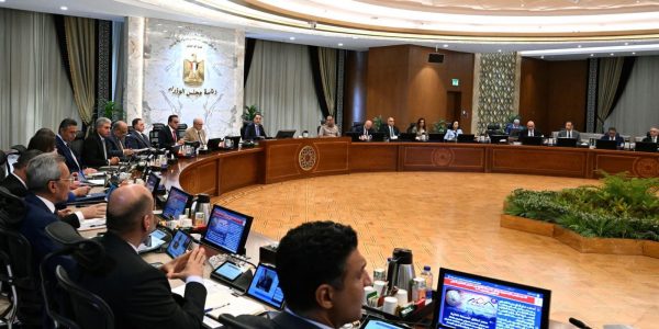 الحكومة توافق  علي مواصلة الإنتاج من حقول البترول المنتهية عقودها بشروط مشددة