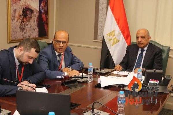 وزير الكهرباء يتابع مع روساتوم للمرافق الذكية مستجدات العمل على تطوير مجمع متكامل لتحلية مياه البحر بموقع محطة الضبعة النووية.
