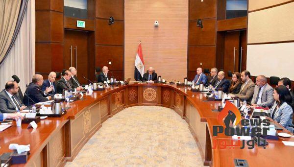 نائب رئيس الوزراء للشؤون الاقتصادية يتابع موقف مشروعات 