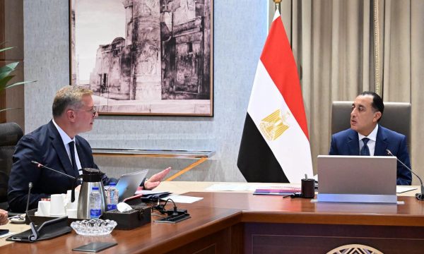 رئيس الوزراء يتابع مع وزير البترول ملفات زيادة إنتاج الغاز والبترول وتعزيز الاستثمارات والتعدين