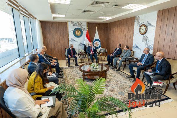 وزير البترول يبحث مع وفد «إيني» الإيطالية التعجيل بتنمية الاكتشافات الجديدة وزيادة الإنتاج والتوسع في أعمال الاستكشاف في مصر