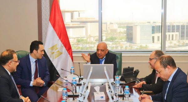وزير الكهرباء يبحث مع مسئولي شركة هيدروفولتا 