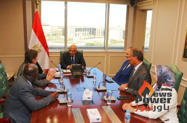 وزير الكهرباء يبحث مع السكرتير العام والرئيس التنفيذي للمنظمة الدولية للمواصفات الكهروتقنية 