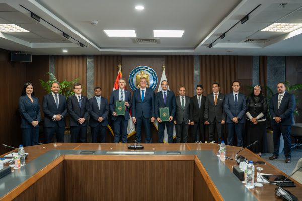 مصر توقع مع شيفرون اتفاقية للبحث عن البترول والغاز بمنطقة لوتس بالبحر المتوسط