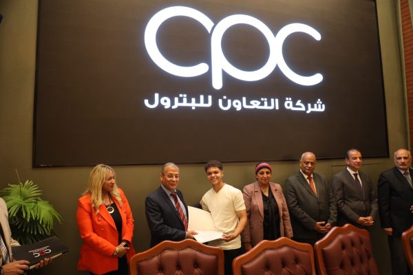 «اتقدم».. التعاون للبترول تُخرّج أول دفعة من 110 طالب صُنعوا في بيئة العمل الحقيقيةثمرة 3 سنوات من التعليم والتدريب المزدوج بالشراكة مع «ميدتاب» و«إيبروم»، و5 تخصصات فنية تفتح باب سوق العمل