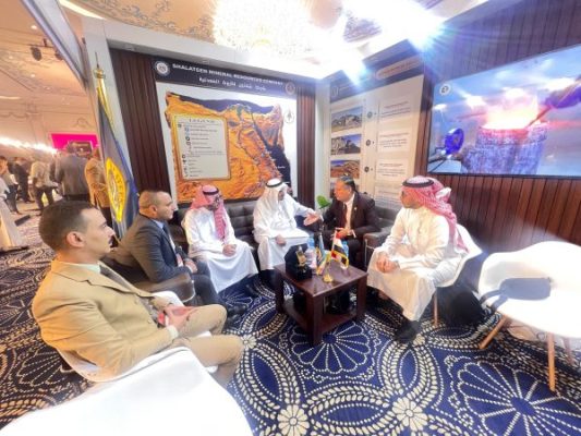شلاتين للثروة المعدنية تستعرض فرص الاستثمار في مجال التعدين وتبحث شراكات عالمية ومحلية بـ 